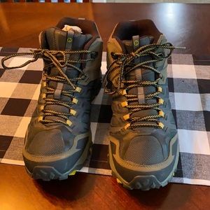 Men’s Merrell boots. Size 12.